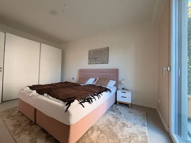 Gepflegte Seniorenwohnung mit Wohn-und Essbereich, Schlafzimmer, sowie Badezimmer und Einbauküche — photo 1